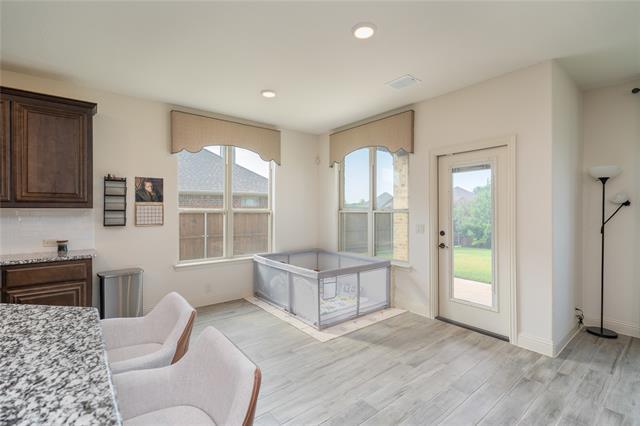 Building Photo - 205 Oakcrest Dr