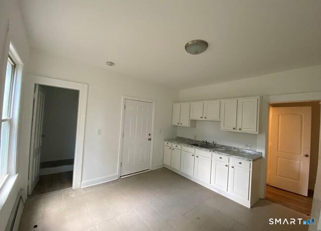 Building Photo - 220 Maplewood Ave