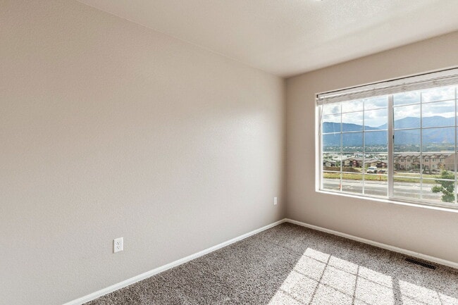 Building Photo - 1852 Final View Aly