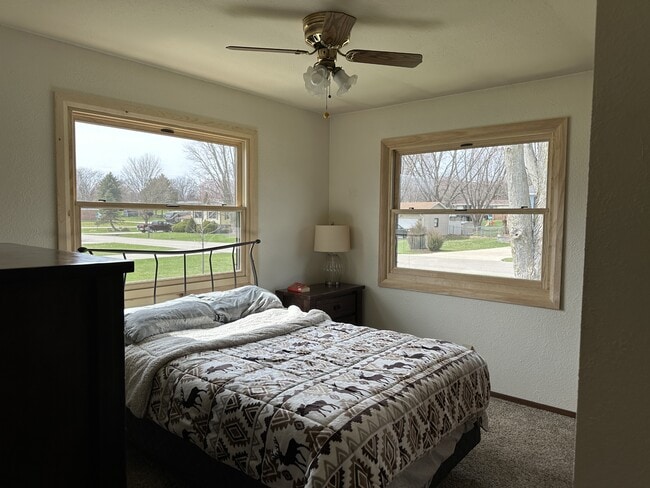 Building Photo - 2427 Mallard Dr