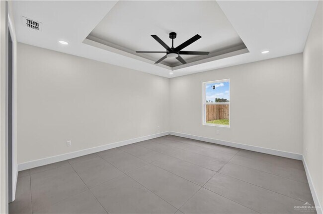 Building Photo - 24 W Dawes Ave