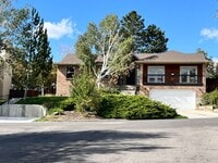 Building Photo - Light and Bright Basement apartment