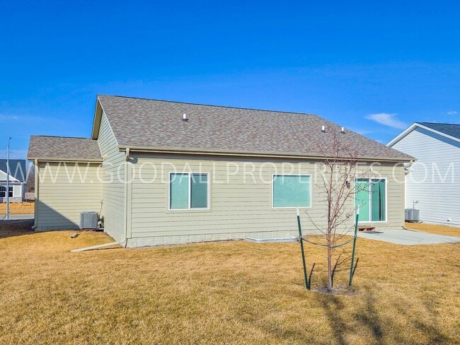 Building Photo - 4-Bedroom Ranch in Clive with Finished Basement & 3-Car Garage!