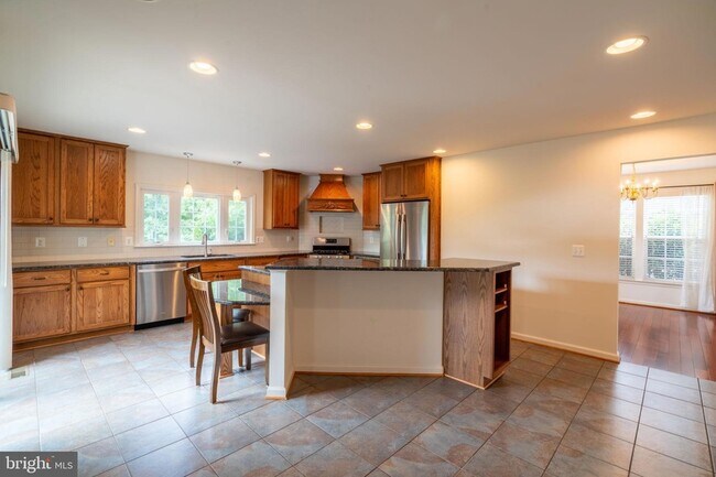 Building Photo - 10955 Southcoate Village Dr