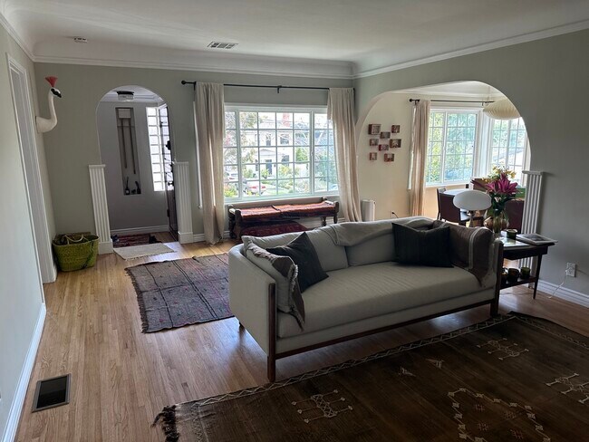 Living Room - 1029 Chautauqua Blvd