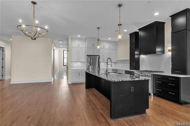 Building Photo - 674 Main St