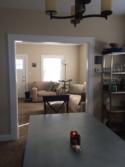 Building Photo - 821 Diamond Ave NE