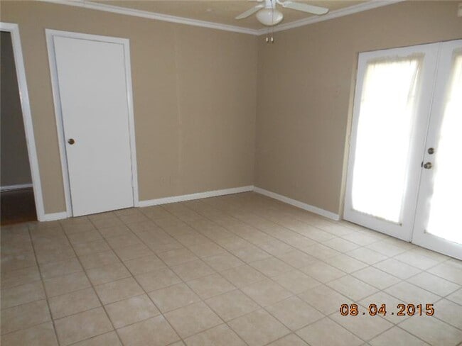 Building Photo - 1005 Cedar Dr