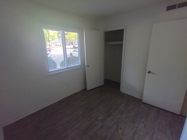 Building Photo - 600 Reusens Rd