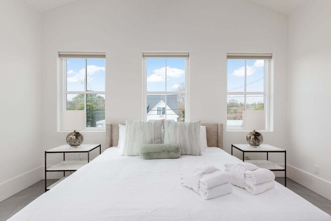 Building Photo - 218 George C Wallace Blvd