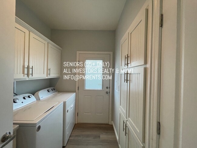 Building Photo - 141 Douglas Dr