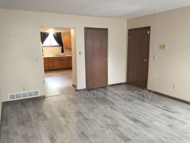 Building Photo - 601 4th St