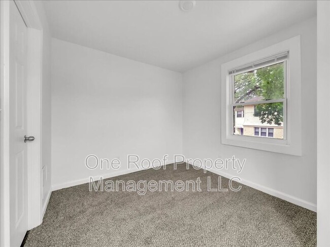 Building Photo - 324 N Hardesty