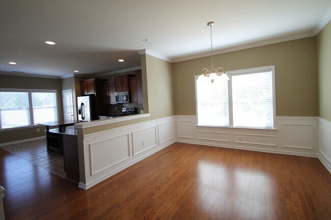 Building Photo - 1112 Jasmine Dr