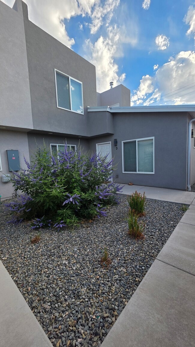 Building Photo - 317 Princeton Dr SE