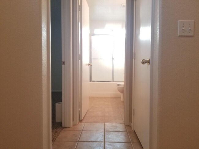 Building Photo - Ready now !!!! COZY ONE STORY THREE BEDROO...