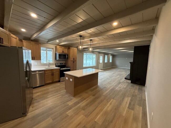 Building Photo - Fully Renovated- 4 bedroom 2 bathroom home