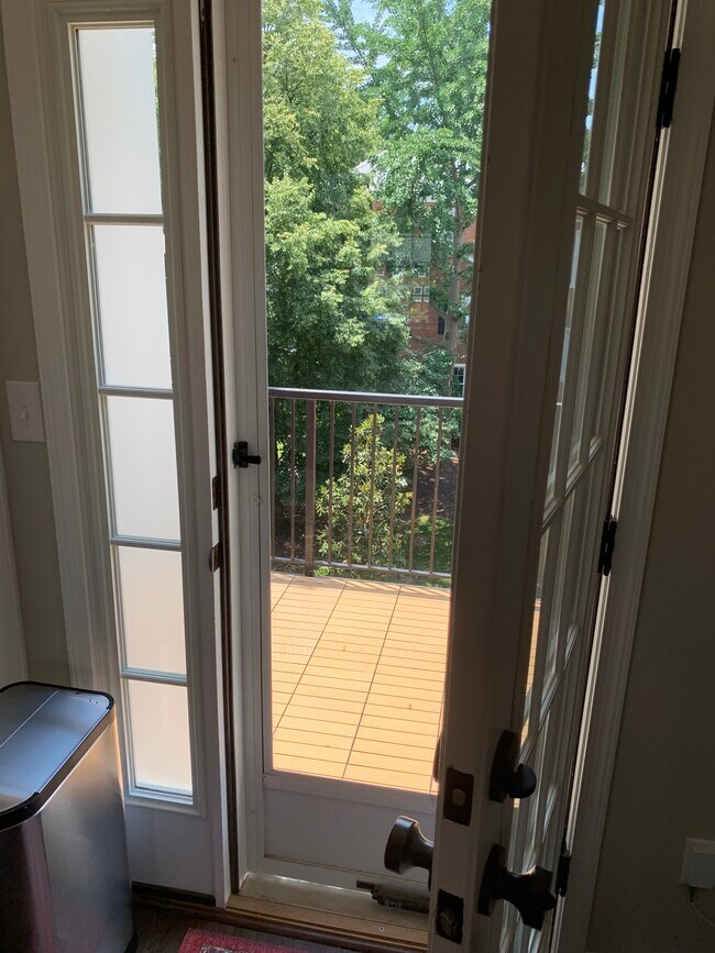 Building Photo - 2 Bed, 1 Bath Condo