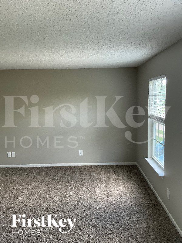Building Photo - 8636 Aylesworth Dr