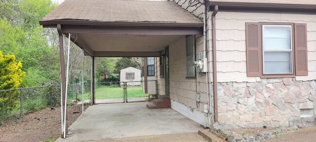 Building Photo - Coming Soon - 2 bedroom 2 Bath home locate...