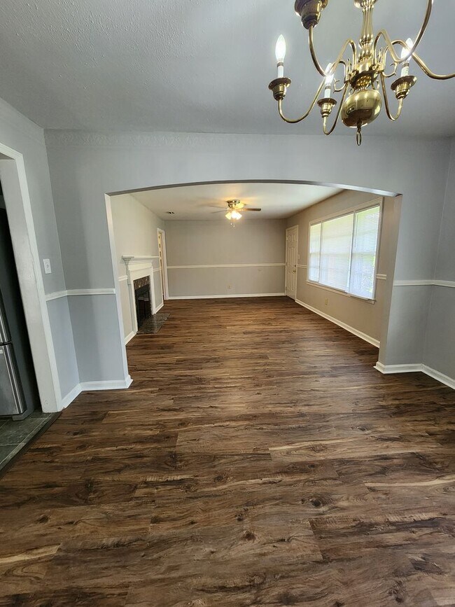 Building Photo - 1213 McRee Dr