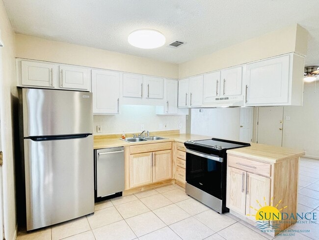 Building Photo - Beautiful 2 Bedroom Home in Fort Walton Beach!