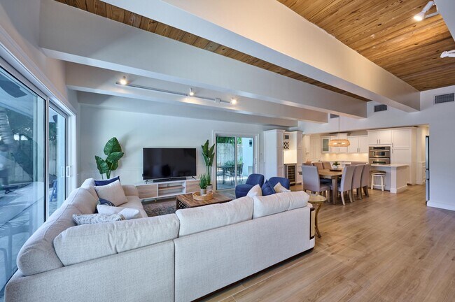 Building Photo - 100 Neptune Dr