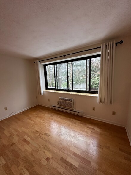 Building Photo - 1325 Worcester Rd