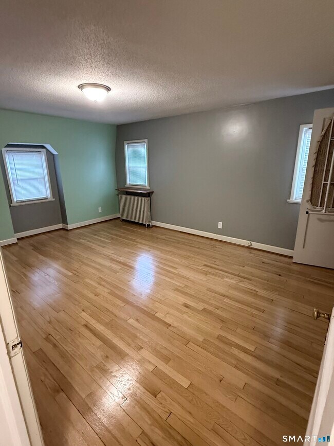 Building Photo - 54 Harding Ave