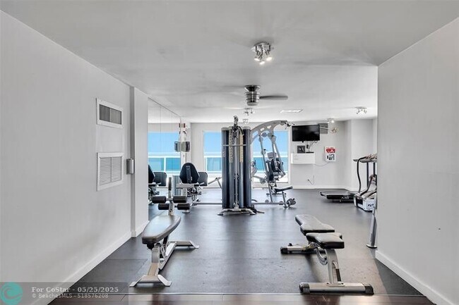 Building Photo - 2841 N Ocean Blvd
