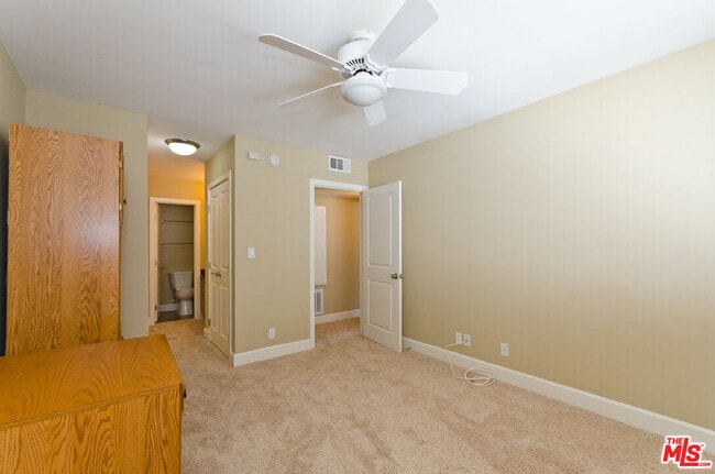 Building Photo - 10982 Roebling Ave