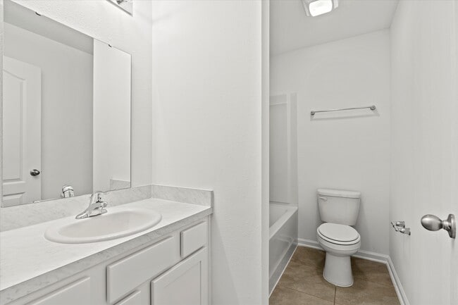 Building Photo - 82 Vero Dr