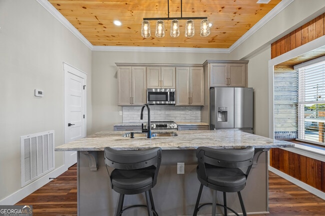 Building Photo - 958 Church St