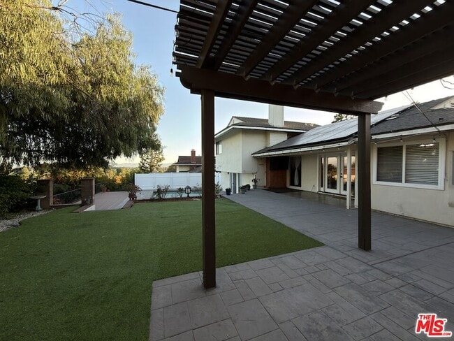Building Photo - 9558 Swinton Ave