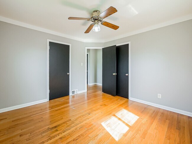 Building Photo - Charming 3-Bedroom Ranch in the Heart of Garden City