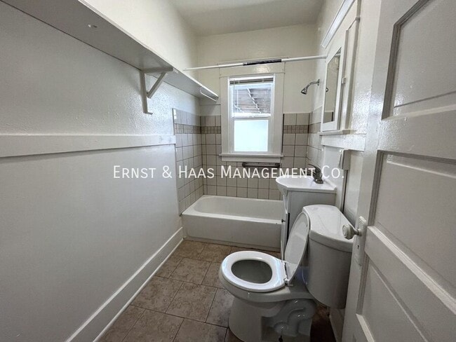 Building Photo - 826 Magnolia Ave