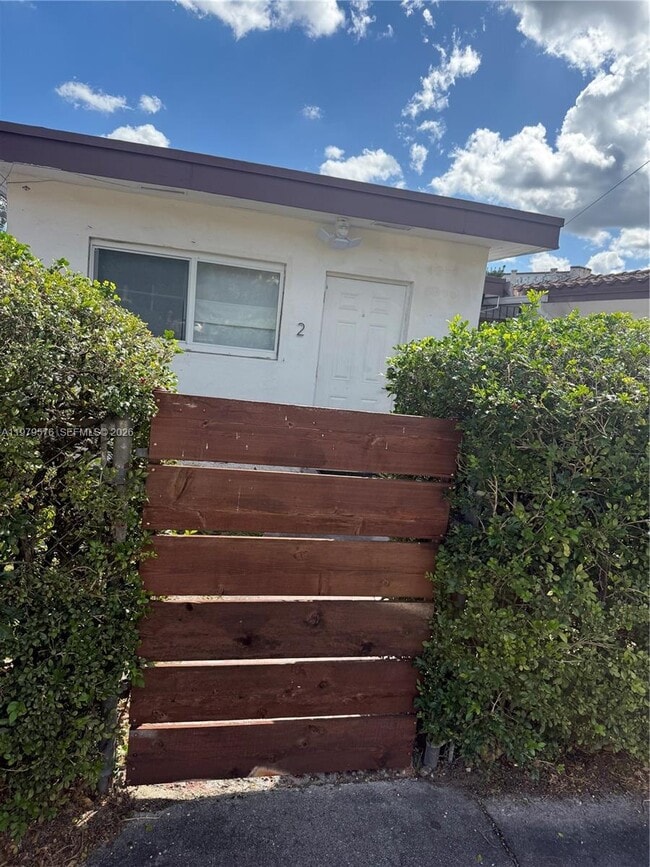 Building Photo - 2421 SW 26th Terrace