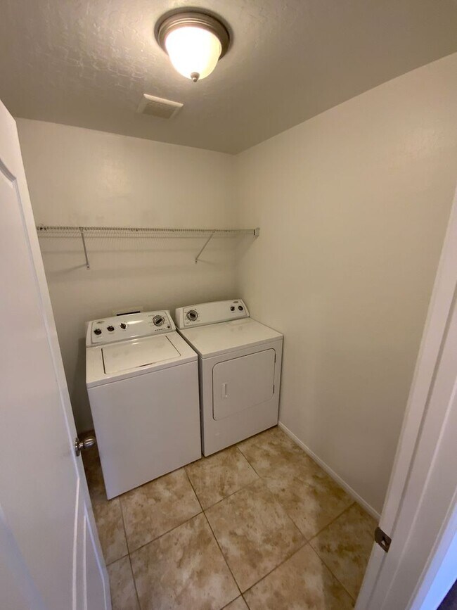 Building Photo - NW 3 BEDROOM WITH A LOFT, CLOSE TO COMMUNITY PLAYGROUND