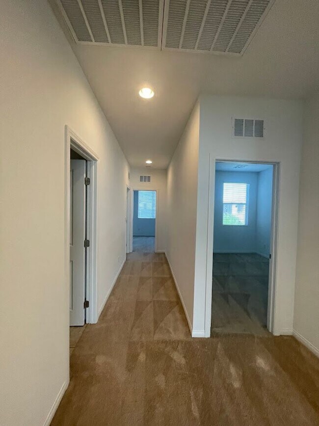 Building Photo - Gated Southern Highlands Community - Versi...