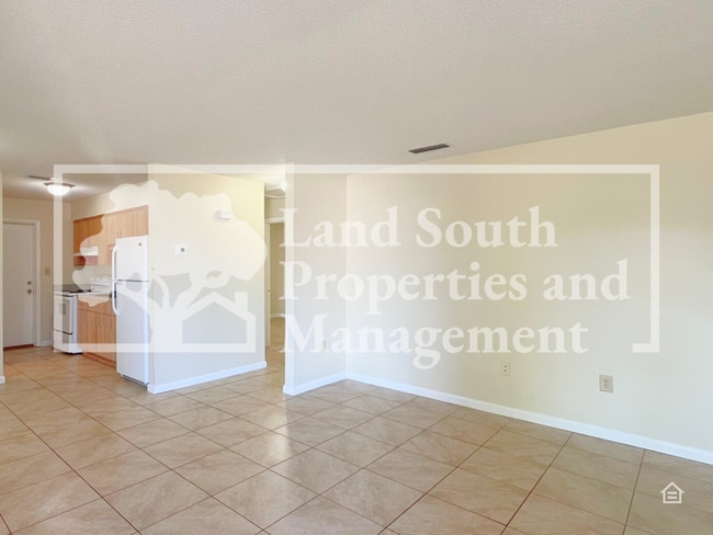 Building Photo - 713 Johnson Ave