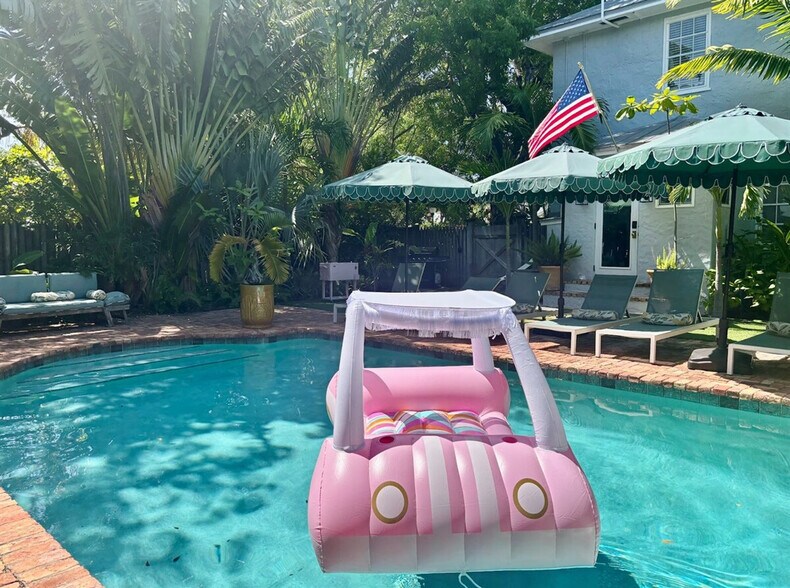 Building Photo - 442 27th St