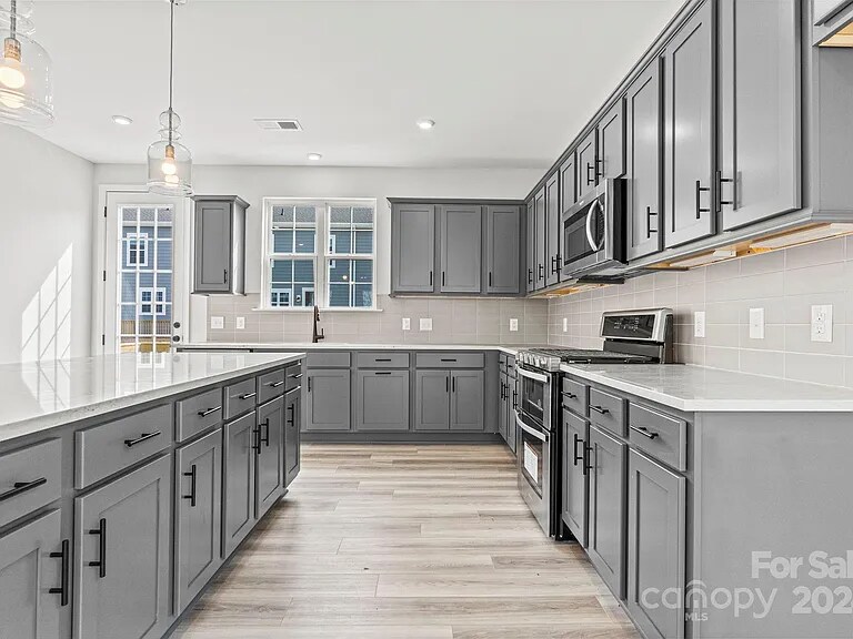 Building Photo - 7105 Brookview Ln