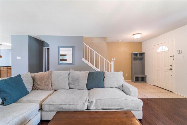 Building Photo - 2000 Continental Pass