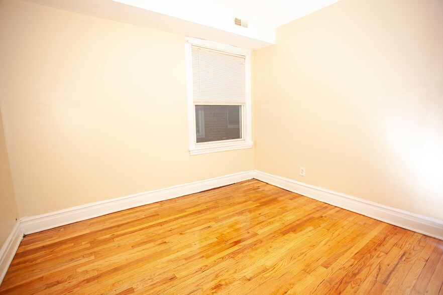 Building Photo - 5301 W Jackson Blvd