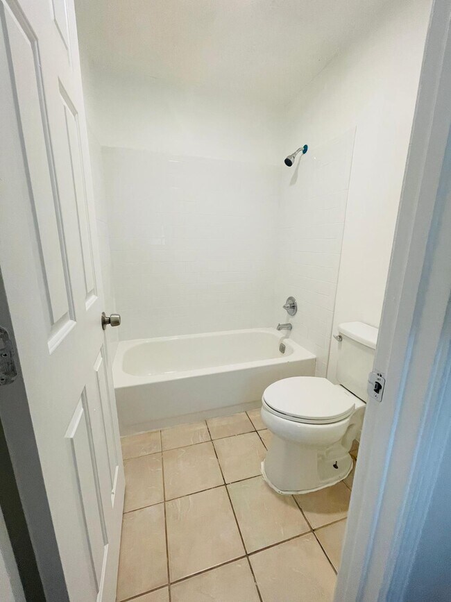 Building Photo - 406 Vineyard Pond Dr NW