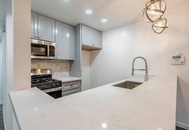 Building Photo - 18350 Hatteras St