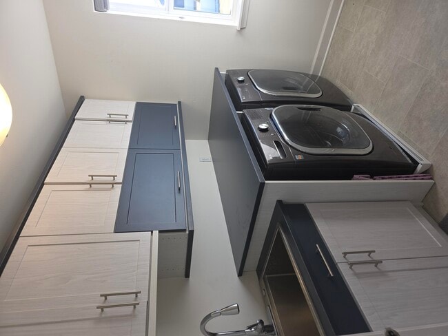 Building Photo - W240N5649 Holly Ct