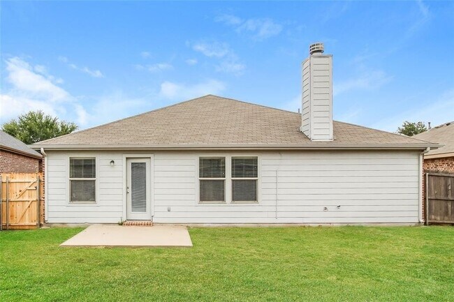Building Photo - 1014 Lake Grove Dr