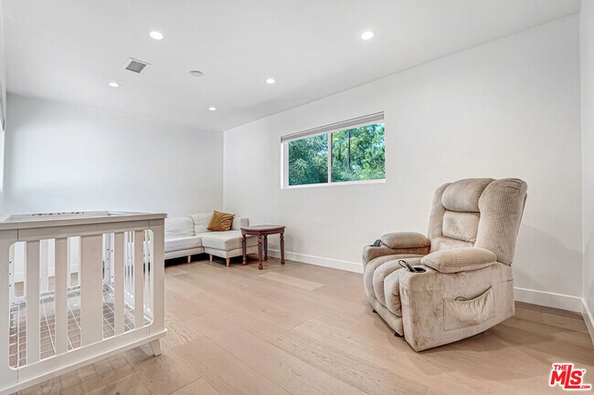 Building Photo - 4611 Louise Ave