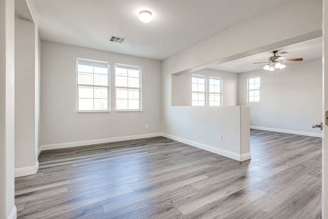 Building Photo - Spacious Family Home with Pool & 3-Car Garage in the Heart of North Las Vegas